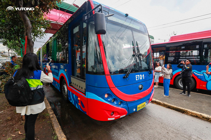 Los trolebuses de doble potencia de Yutong celebran su histórico debut en Quito