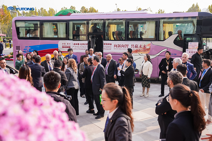 Delegación Latinoamericana Visita Yutong para Explorar Soluciones de Transporte Sostenible