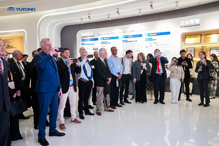 Delegación Latinoamericana Visita Yutong para Explorar Soluciones de Transporte Sostenible