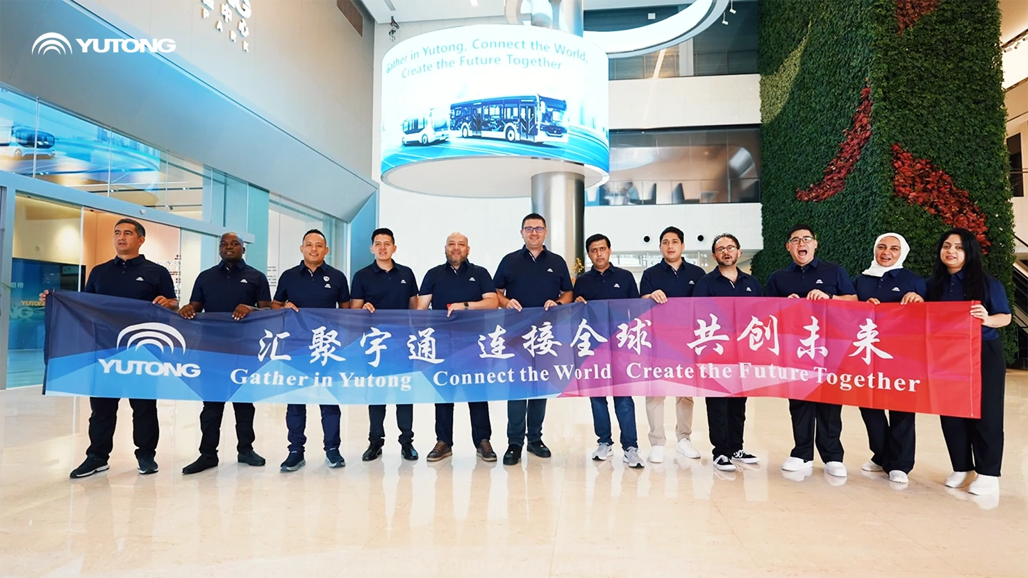 Reunirse en Yutong, conectar con el mundo, crecer juntos con nuestra personal global Reunirse en Yutong, conectar con el mundo, crecer juntos con nuestra personal global