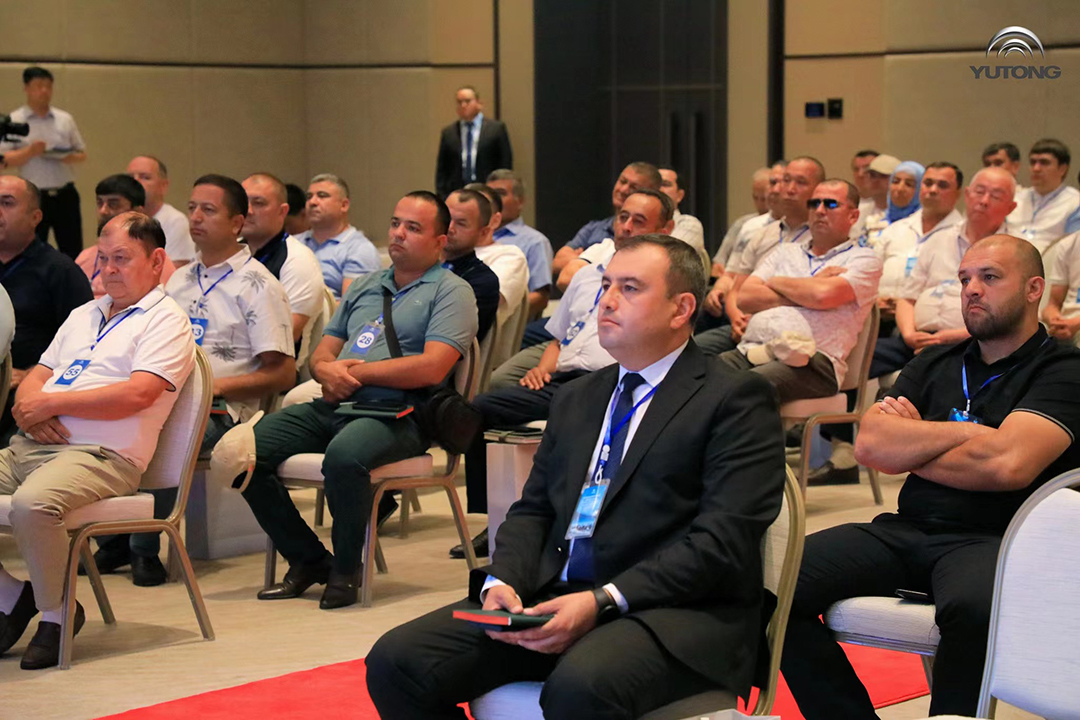 YUTONG celebró la Conferencia de Lanzamiento de Vehículo Nuevo en Uzbekistán