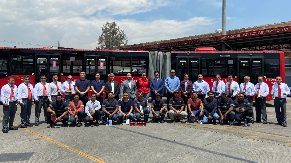 Yutong México, MIVSA y Metrobús entregan reconocimientos a conductores y equipos de mantenimiento.