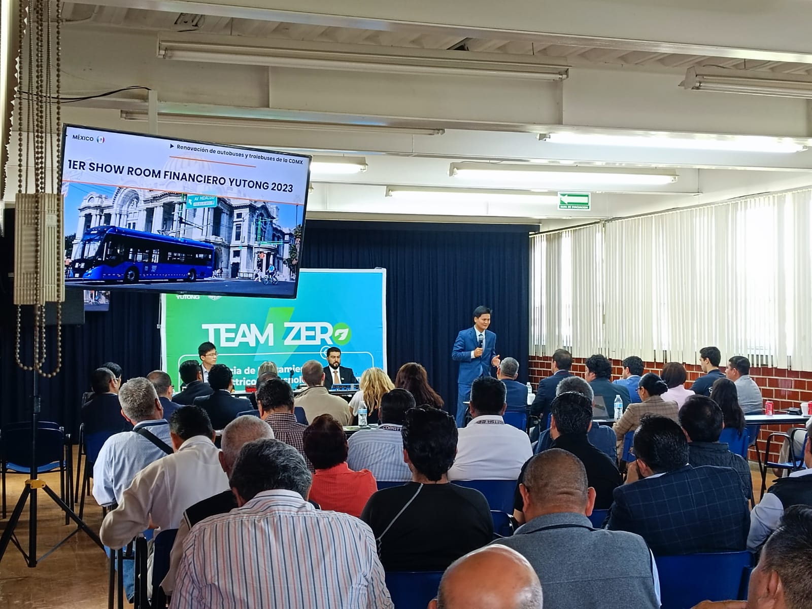 Primer Show room financiero Yutong México 