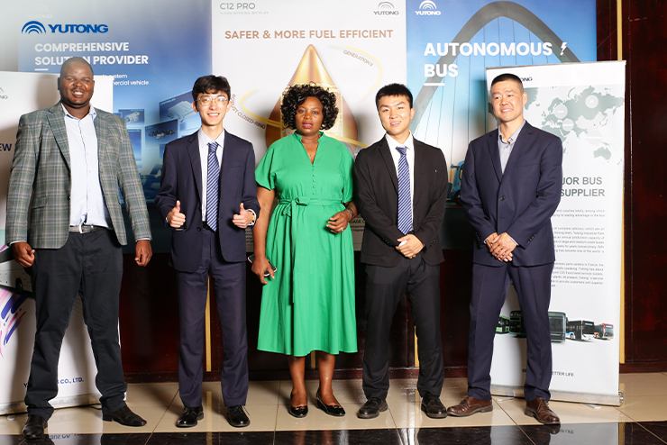 Se presenta en Zimbabue el Yutong C12PRO