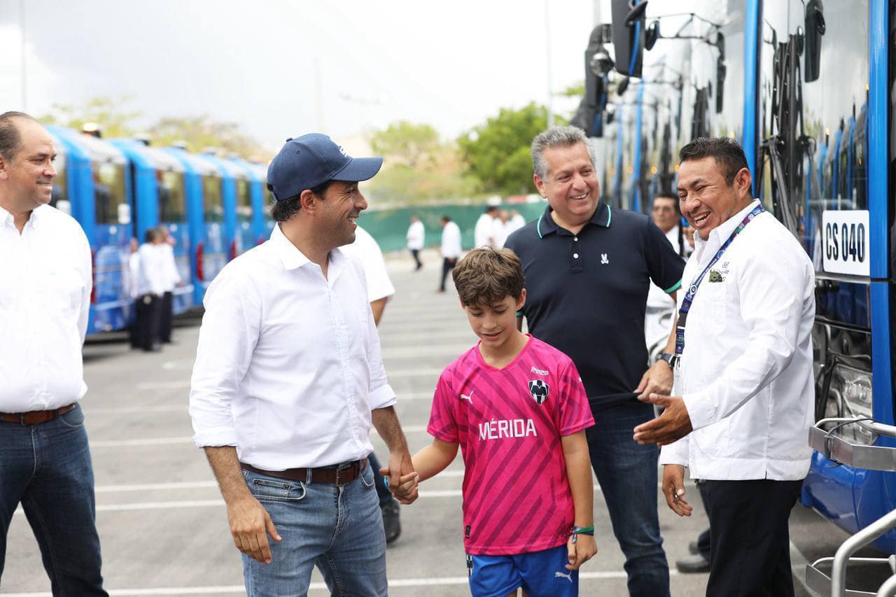 Yutong de México entrega unidades HÍBRIDAS en Mérida para el sistema de transporte VA y VEN